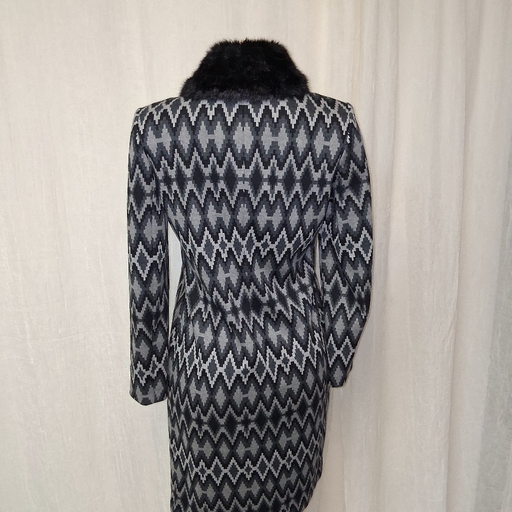 INC International Concepts Wimen Size S Black and Gray Zigzag Cape - Picture 10 of 16